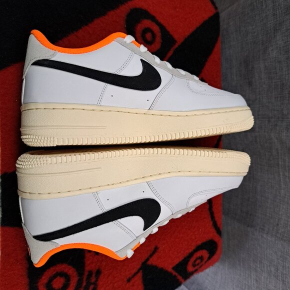 SIZE 7Y YOUTH WOMANS 8.5 NIKE AIR FORCE 1 SHOES LV8 DX3361-100 WHITE ORANGE - Picture 11 of 14
